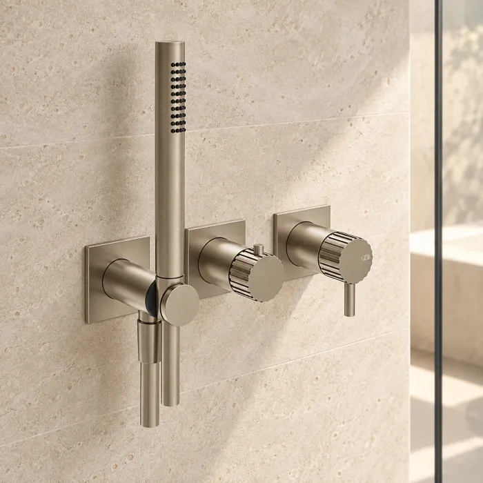 Cантехника Gessi Incastri Смеситель встроенный для душа на 3 отв ,с ручной лейкой , излив 247 мм